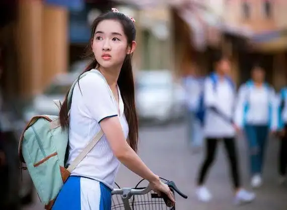 少年派邓小琪为什么不演(少年派里邓小琪的扮演者原来已经22岁)(5)