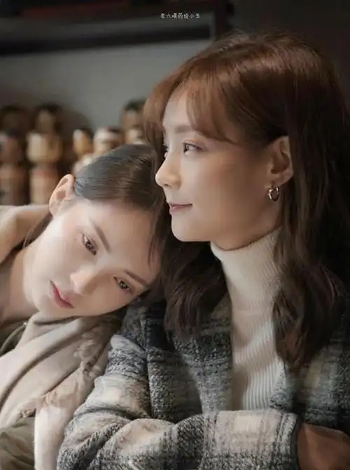 娱乐再见"真闺蜜情",金晨被造谣"恋情",李一桐发文显女友力