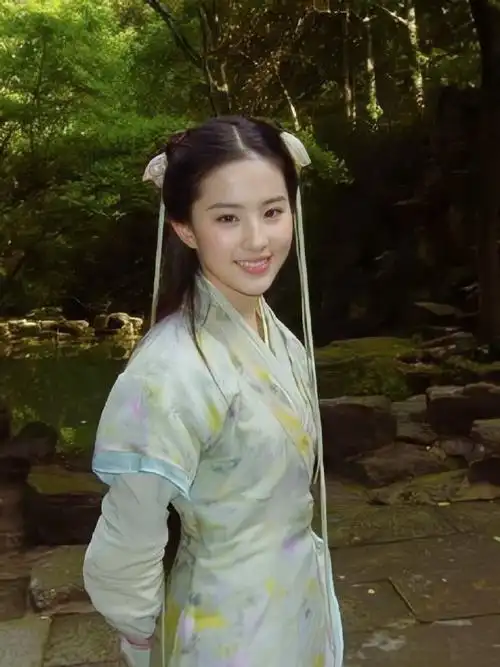 刘亦菲饰演过很多角色,赵灵儿,王语嫣,小龙女,花木兰,赵盼儿,许红豆