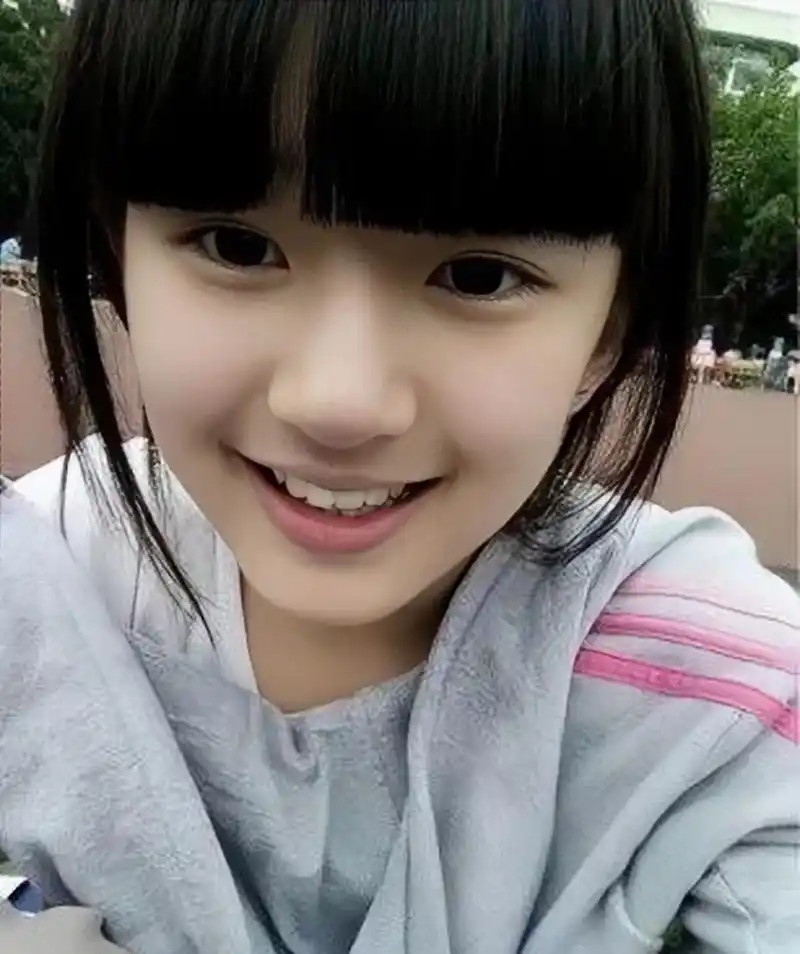 学生时期的赵露思