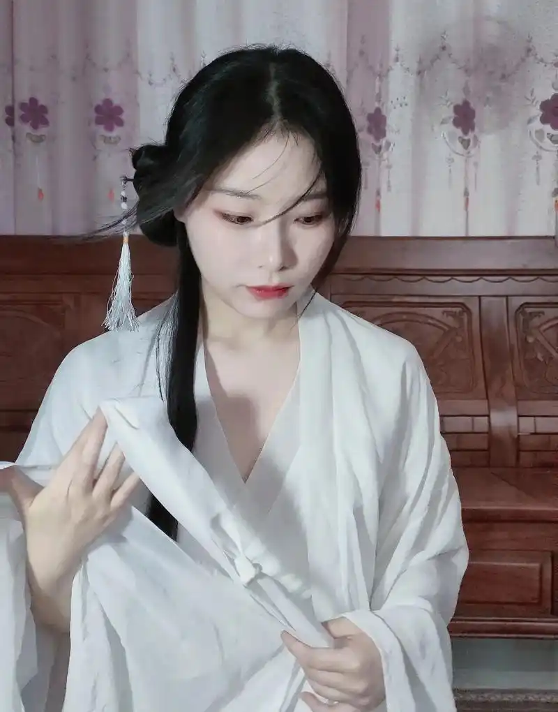 手残的我居然扎了个古风发型,厉害#古风  #古装 #古装造型 - 抖音