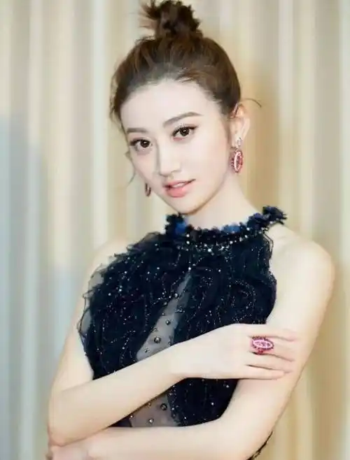 有种绝世宠儿叫景甜黑色礼服开胃装女神味真是太浓了