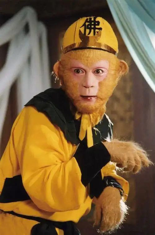 六小龄童掉悬崖骨折被狗咬西游记经典背后都是心酸