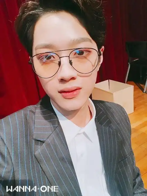 赖冠霖直男式怼脸自拍合集 自拍的完成靠脸是真理!