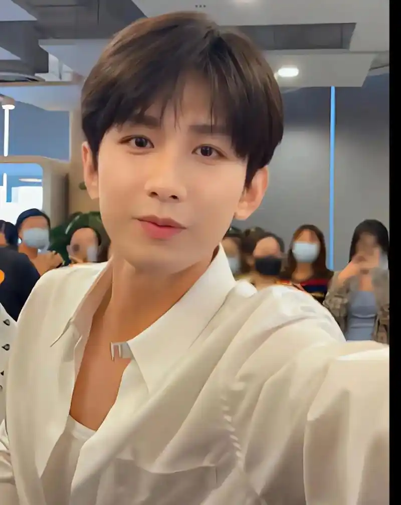 第一个喜欢的男艺人