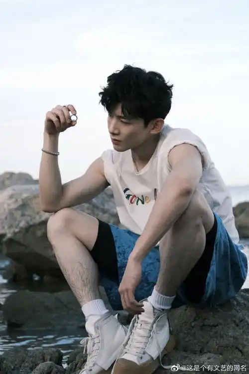 恶语相向,我从来不去理会,只会坚信你"白敬亭身材|白敬亭代言@白敬亭