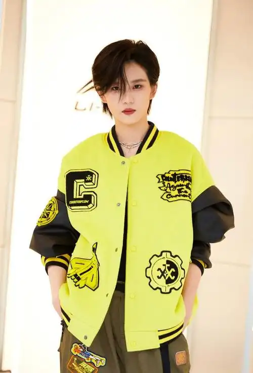 陆柯燃新造型帅气又酷飒,运动休闲穿搭,让她美出新感觉