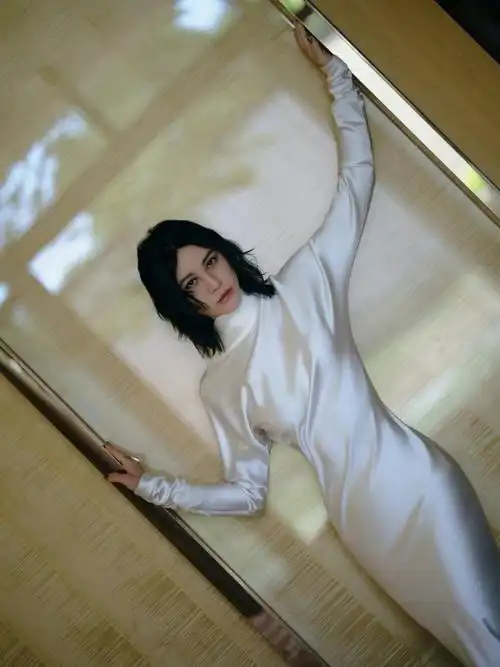 真的非常喜欢尚雯婕的这一身造型实在是太衬托她的气质和身材了