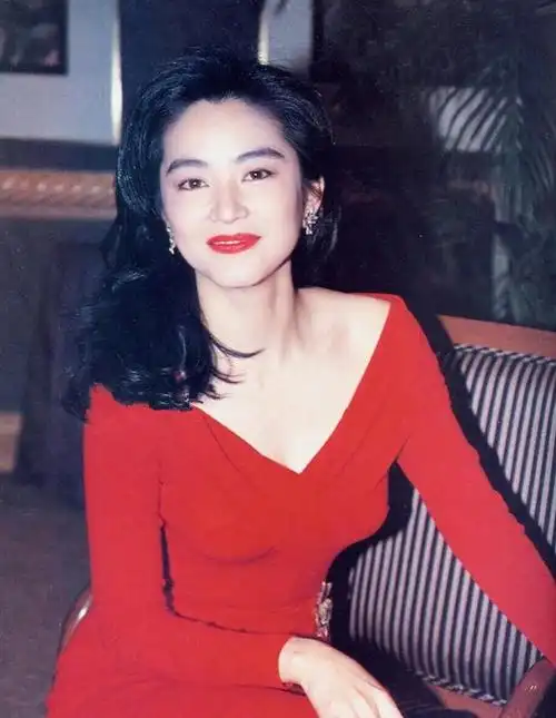 色彩诠释人生穿搭诠释经典林青霞的艳丽人生