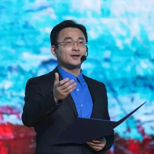 黄浩担纲一个与自己日常形象反差巨大的反派角色,为此事前做了大量的