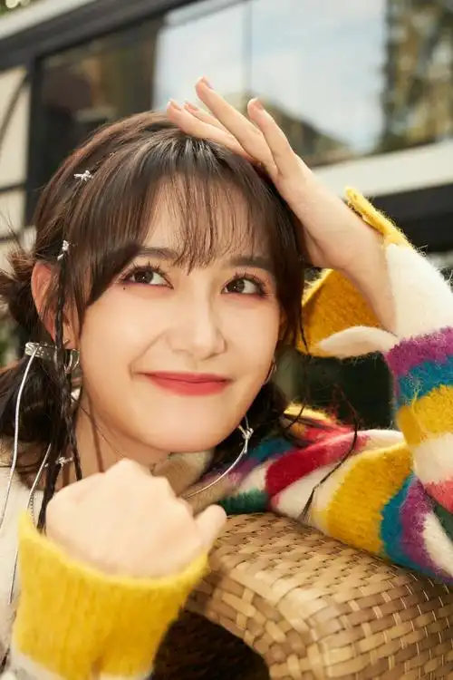 蒋依依千禧少女风造型