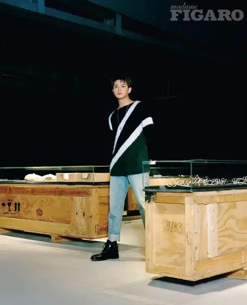 240204粉丝热情洋溢任嘉伦静谧造型撩动人心