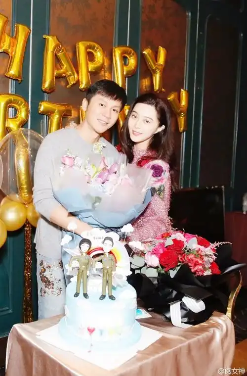 范冰冰李晨合体狂秀恩爱配一脸啊