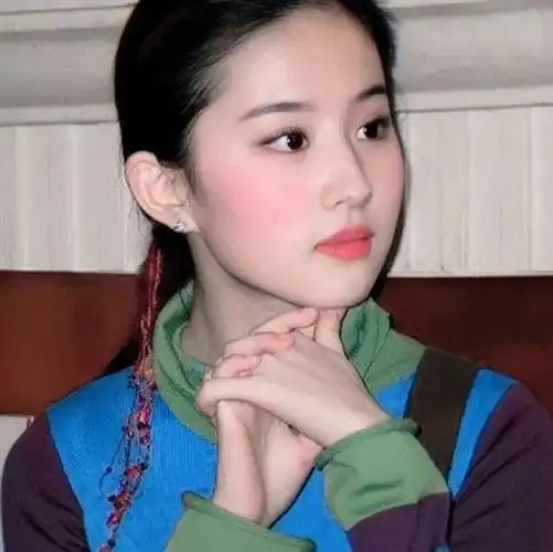 金粉世家里14岁的刘亦菲