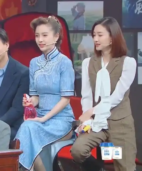 angela baby 王牌对王牌,高开叉旗袍,感觉白色底裤走光了