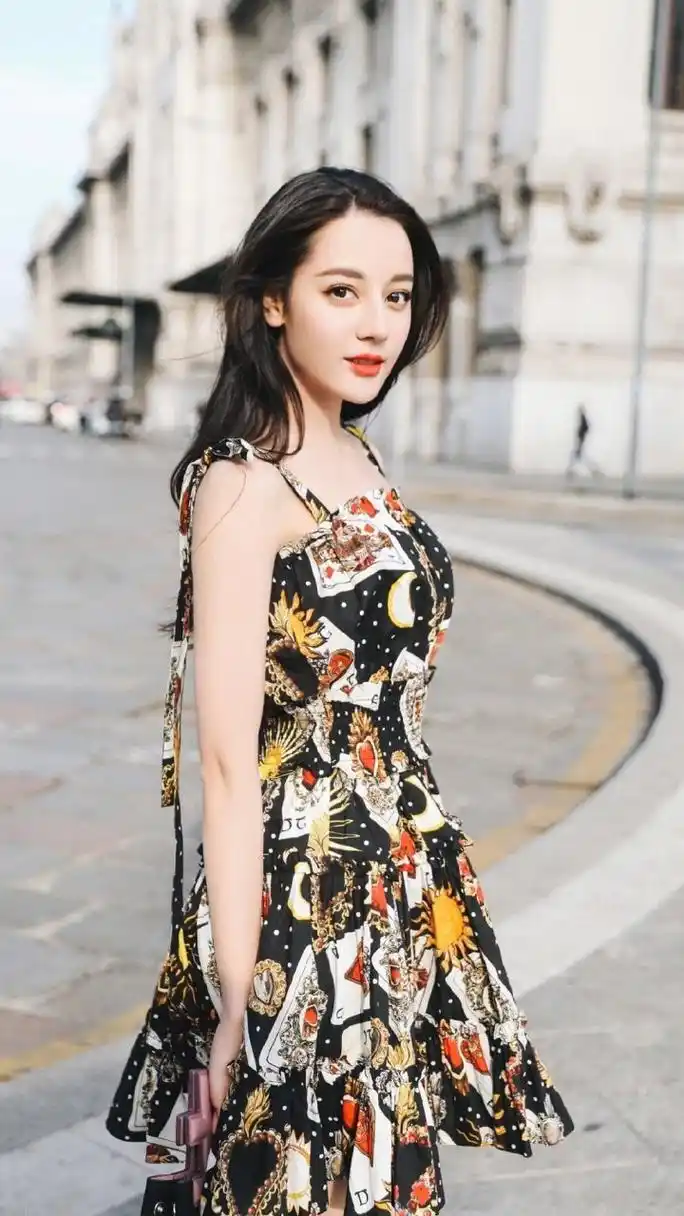 迪丽热巴时尚街拍