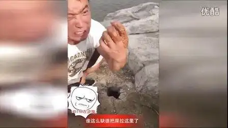 恶搞逗比搞笑集锦,逗比贪小便宜手抓一把屎【逗比播报6】