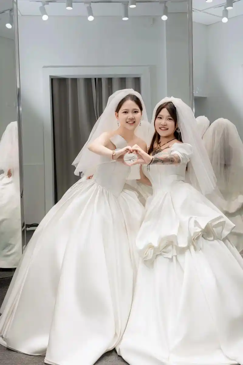 闺蜜婚纱照 辩专属于姐妹两人的仪式感 浪漫是生活的仪式感