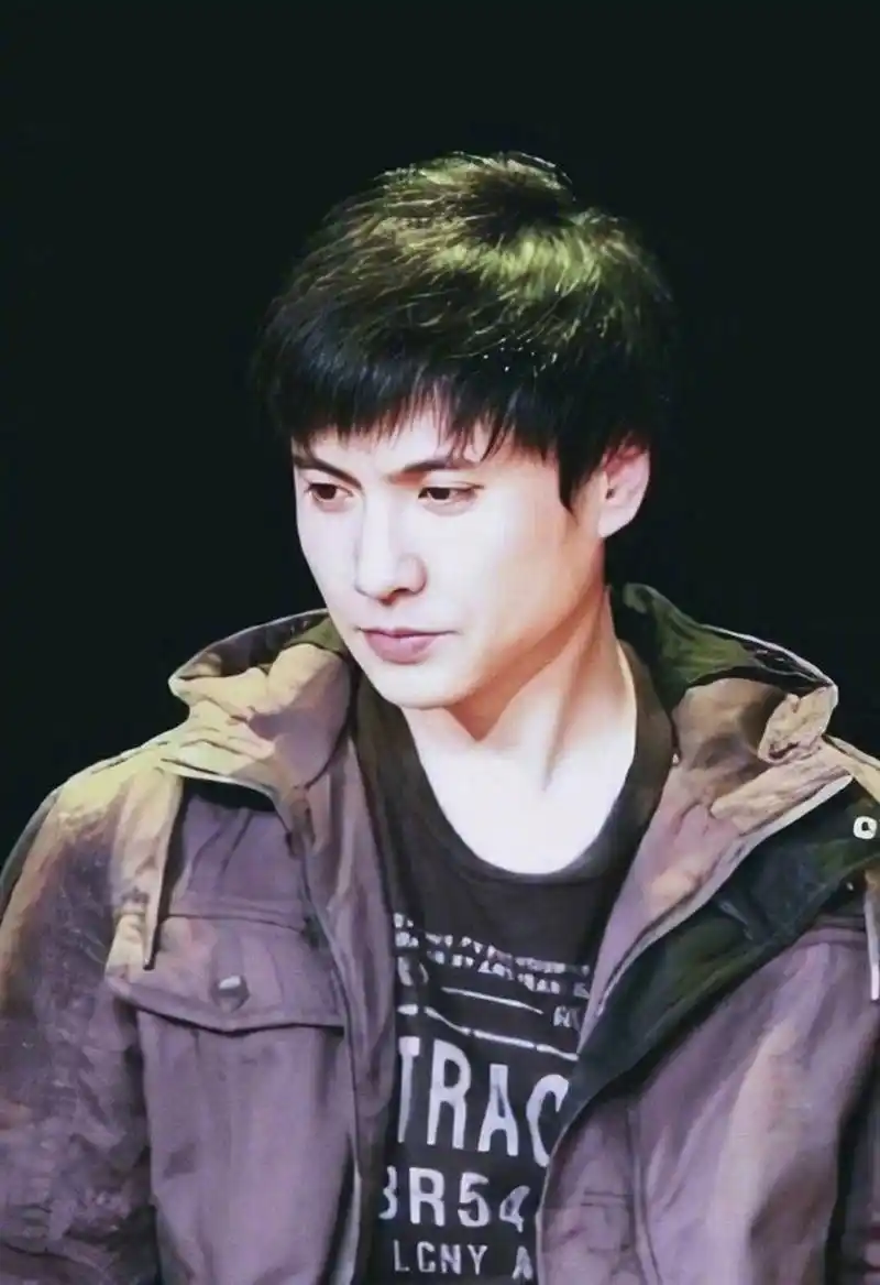 沈腾胖了好多脸颊浑圆被网友戏称是小笼包