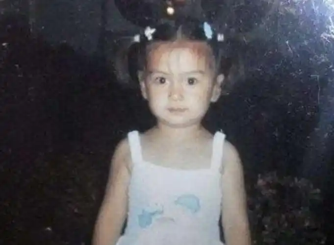 4位当红美女小时候的照片,我只认出了戚薇,全认识的我服你!