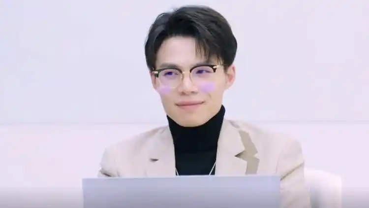 怦然再心动:蔡蔡去陈越的公司约会,陈越工作时的魅力让蔡蔡心动_网易