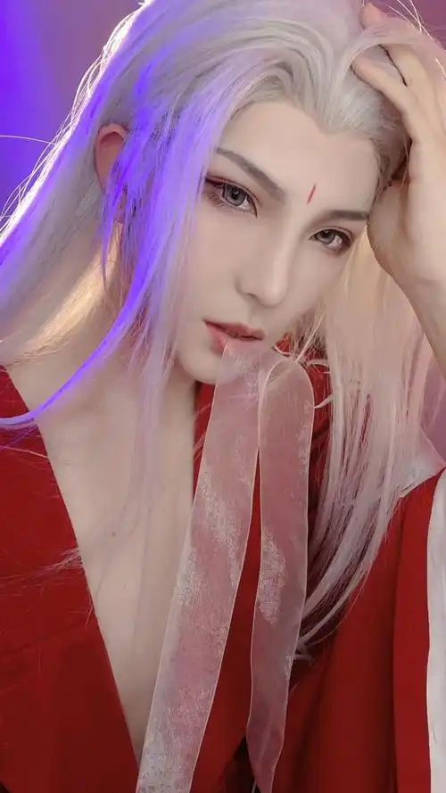 我要上热门#穿成高危职业之师尊  白发红衣的师尊谁不爱呢?