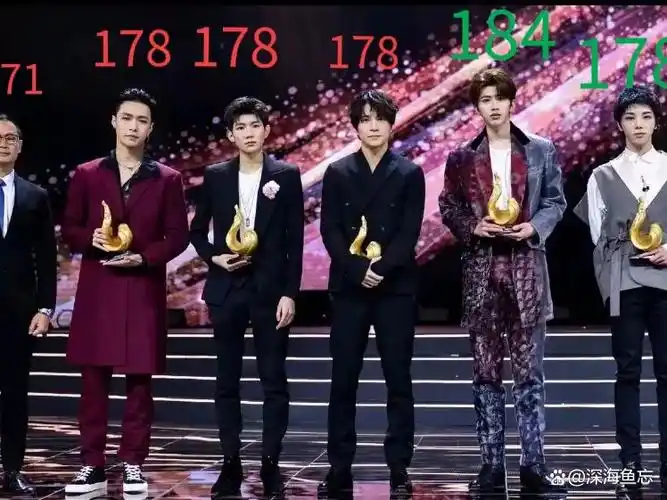 这合影里张艺兴是178,王源也是178,但对外身高资料报172的薛之谦竟然