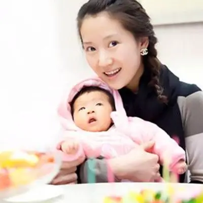 【图】演员李念二胎照片 豪门贵妇的神秘老公