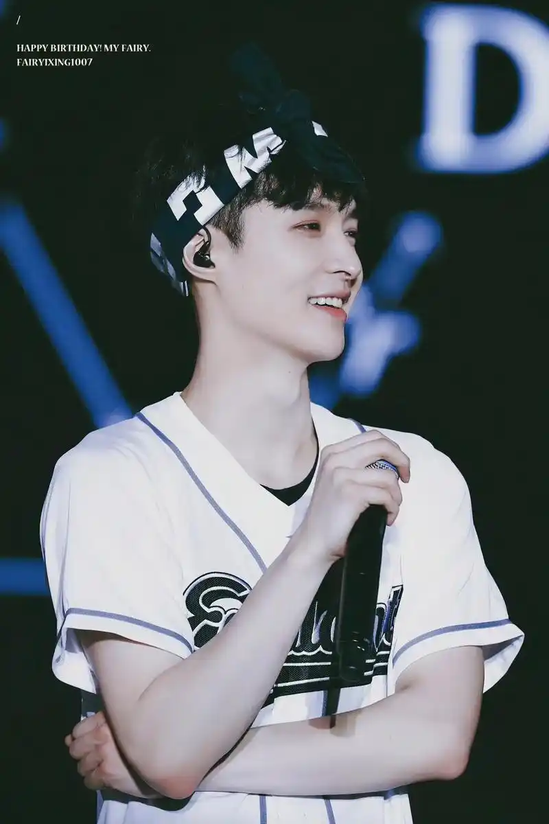 治愈系笑容,有人已经在看着屏幕咧嘴笑了…#张艺兴 #治愈系笑 - 抖音