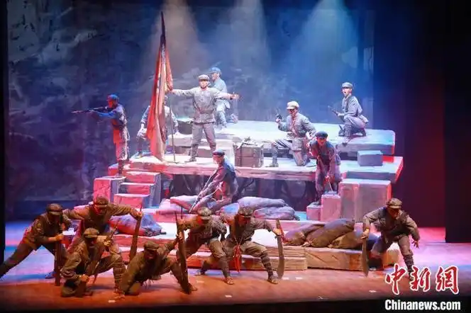 龙宇飞 摄红色革命舞台剧《血色湘江》中红军战士剧照.