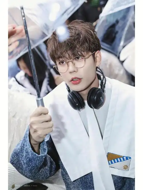 林彦俊lanvin2020春夏系列看女装秀壁纸727