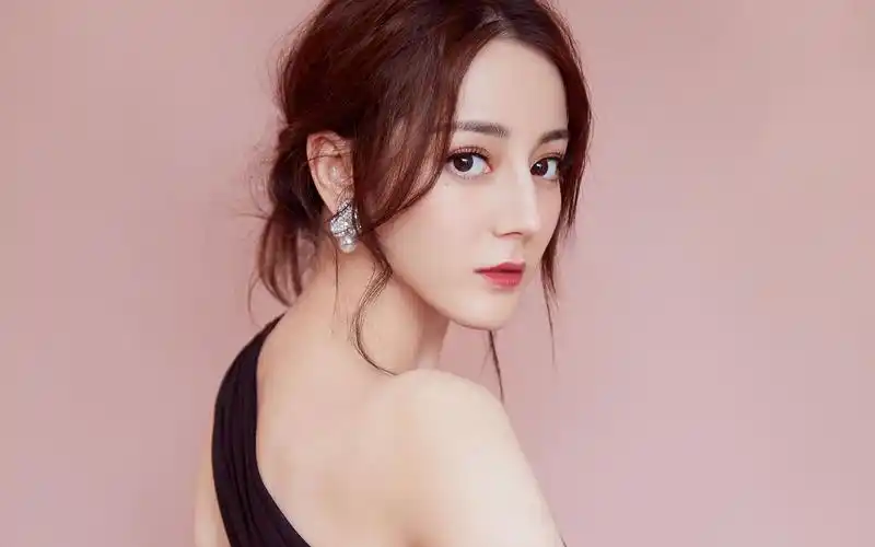 迪丽热巴迷人美丽壁纸_高颜值偶像胖迪