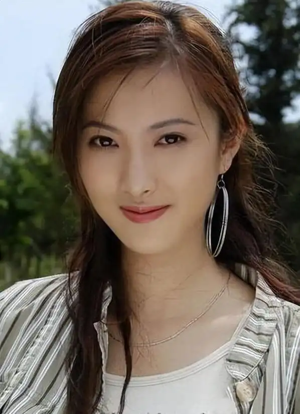 演员隋俊波:事业巅峰时低调结婚生女,如今43岁依然优雅美丽