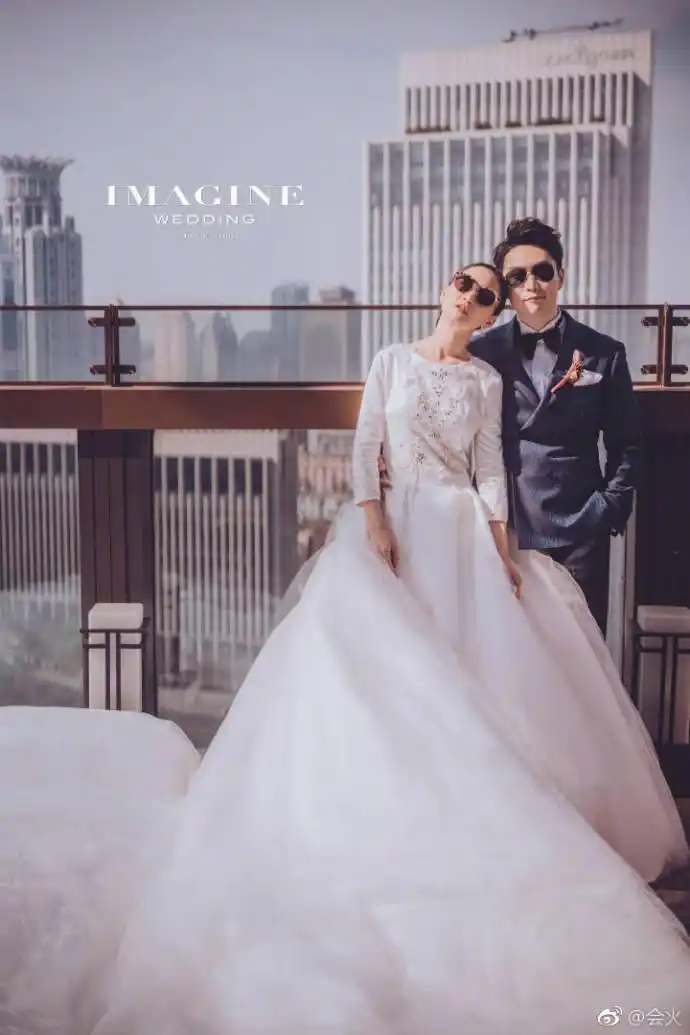 张继科微博发文竟然暗藏景甜小s难得认输自称不如姐姐貌美