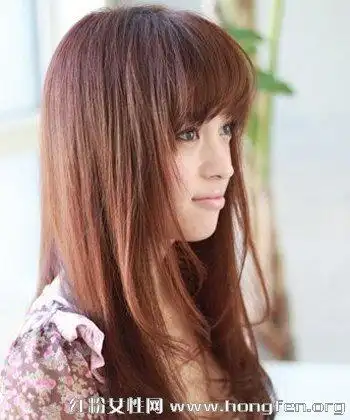 主页 美容 发型 时尚发型 > 弧形刘海长卷发 小心机造型倍添甜美(2)