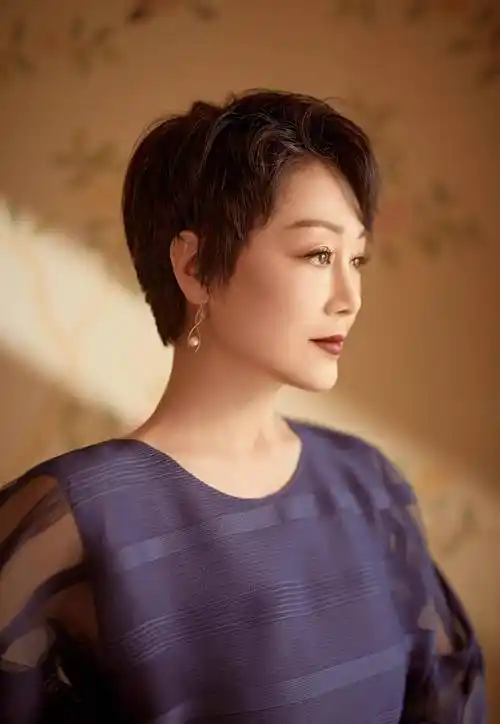 王姬28岁嫁初恋恩爱三十年生两子幸福背后有心酸和悔恨