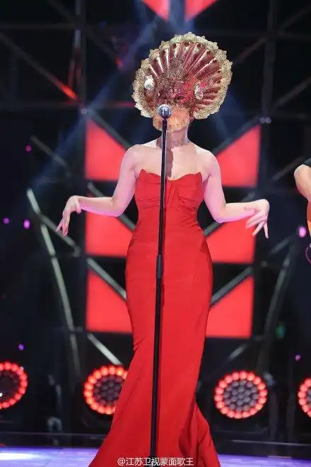 蒙面歌王:铁扇奥特曼-本周蒙面歌王就是"小嗓"歌手许茹芸