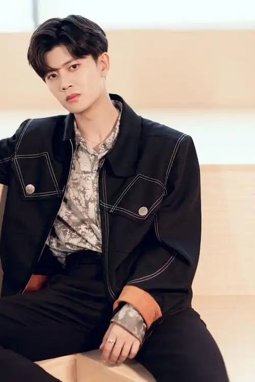 任嘉伦现代装明明很好看该楼已成国超帅照楼