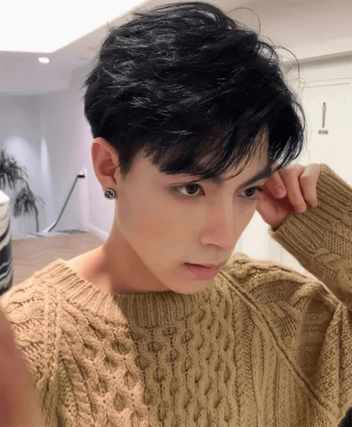 帅气清爽的男生蝴蝶烫发型,简单自然好打理_脸型_韩式_纹理