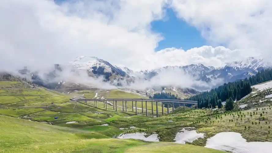 新疆伊犁几月份去最好新疆各地的最佳旅游时间及景点介绍