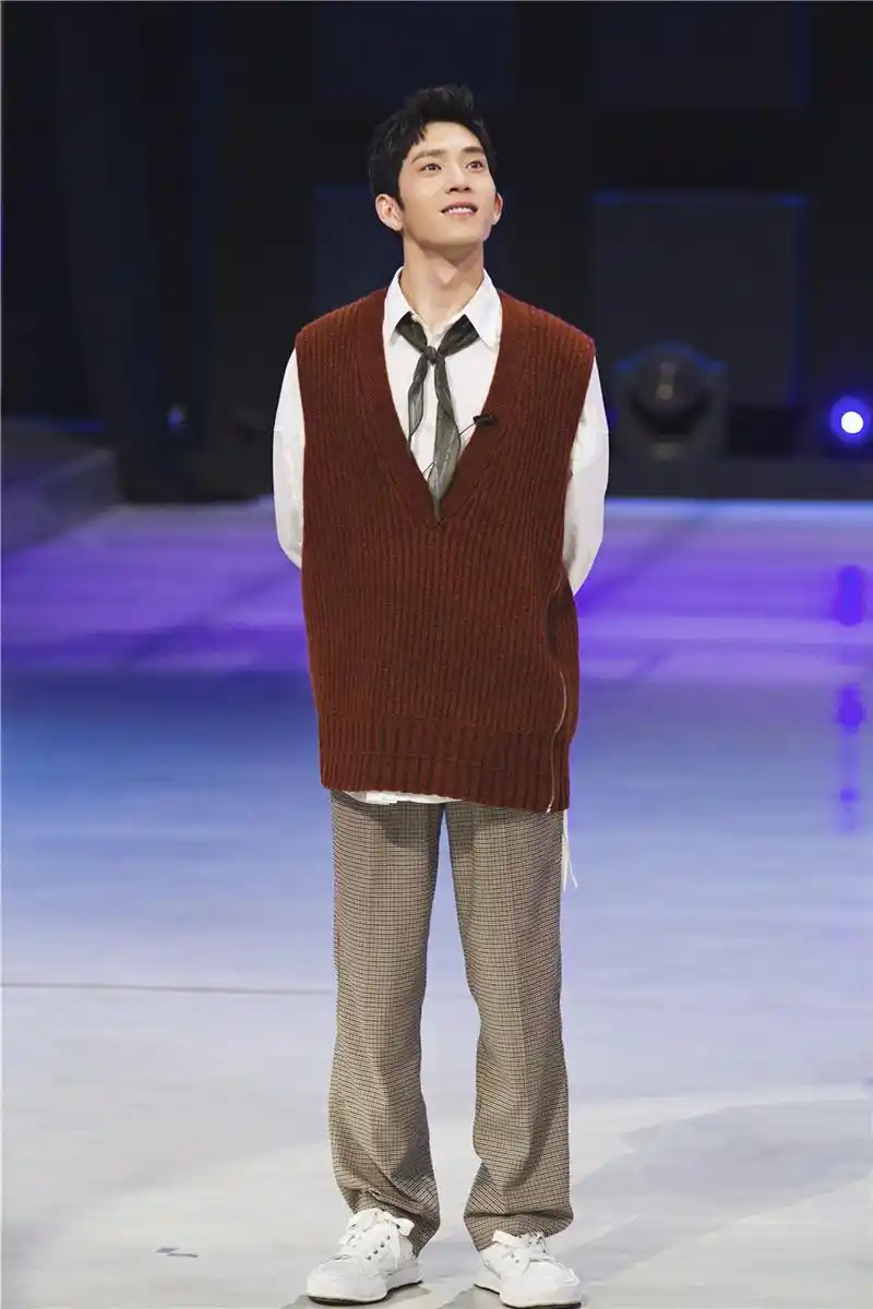 演员的品格井柏然穿搭盘点造型多变帅气十足8