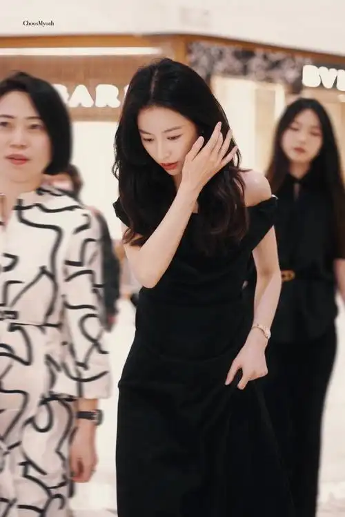 生图鲨手媛媛#周雨彤线下活动生图##周雨彤长发活动状态