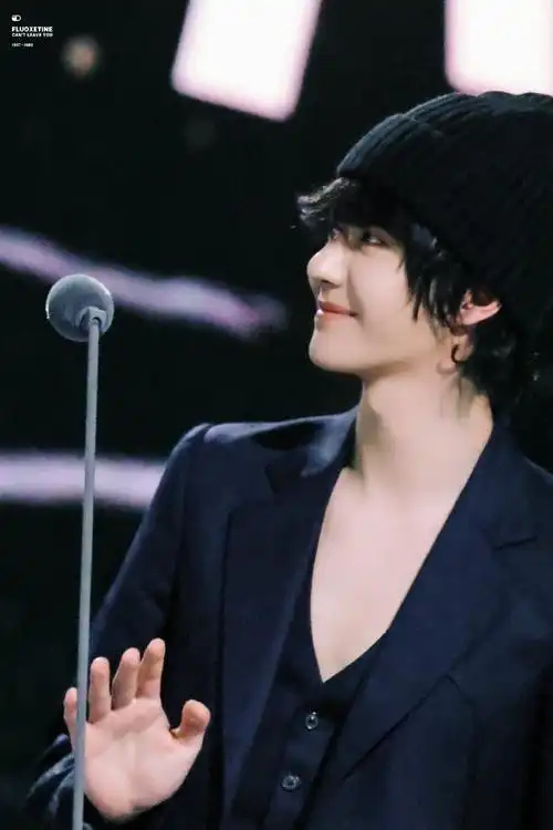 王一博星光大赏内场镜头##王一博星光大赏生图##星光大赏戴毛线帽的