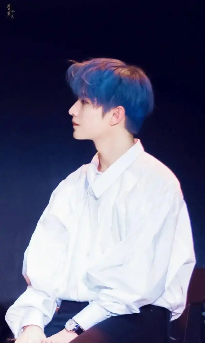 杨洋#蓝发.#神级现场 #热爱可抵岁月漫长 #从漫画里走出 - 抖音