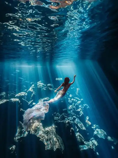 水下摄影美人鱼潜水发现光成为光