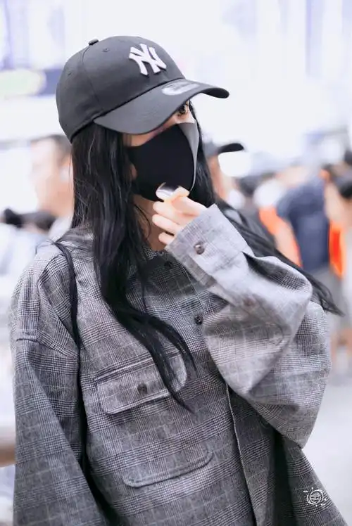 像杨幂这样戴棒球帽后果很真实了你或许也在这样戴