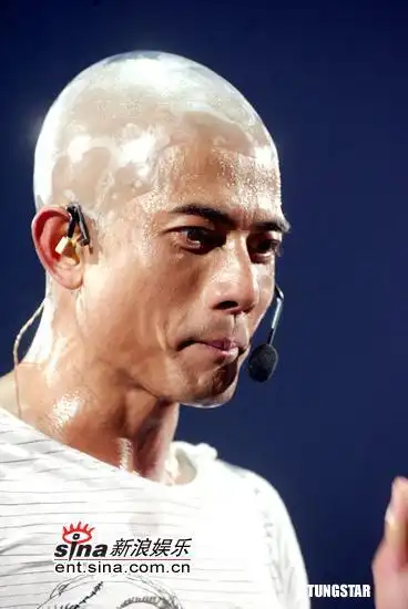 影音娱乐 明星全接触 正文郭富城演唱会光头造型  点击此处查看全部