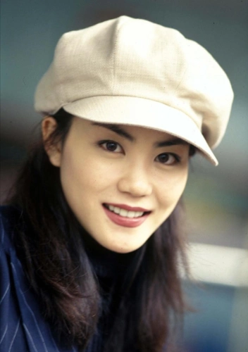 王菲身穿白裙轻舞飞扬柔纱裙摆仙气飘飘气质冷清真不愧是天后