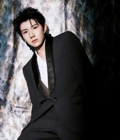 明明长相普通非要被捧成绝世男神求求了别再尬吹了