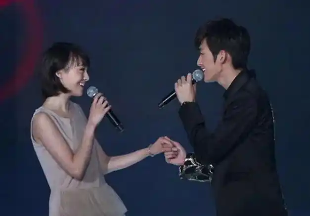 有一种分手叫郑爽与张翰分手不到9年二人感情事业全崩盘